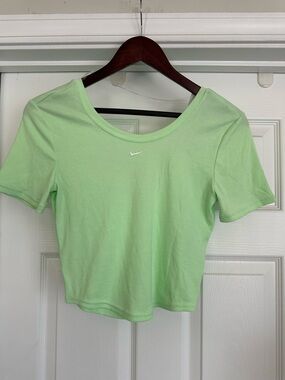 Nike Tight Fit Ribbed cropped Athletic Top size S NWT